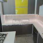 Cozinha em quartzo branco